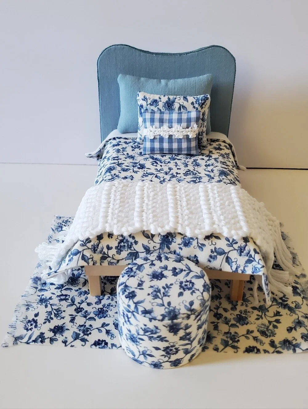 Miniature Dollhouse 1:12 Scale Blue Floral Bed Bedding Set Maileg - Picture 2 of 6